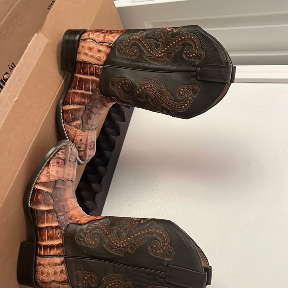 Worn twice, alligator skin boots size 10/12